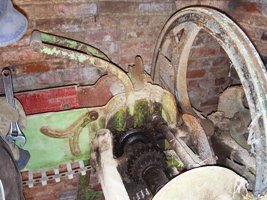 Dismantling the chaff cutter