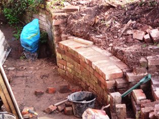 Rebuilding the front wall 10 Oct 2006