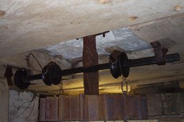 stone nut hoist